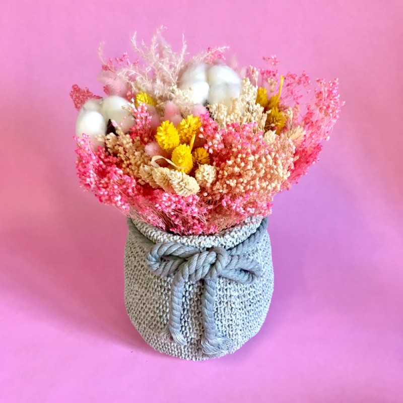 Bouquet de fleurs séchées avec son contenant